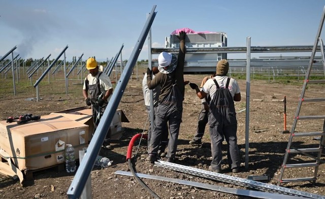 VIDEO 🎦 Investiție de peste 140 de milioane de lei, în Prahova, în parcuri fotovoltaice. Energia produsă va fi utilizată de administrațiile locale