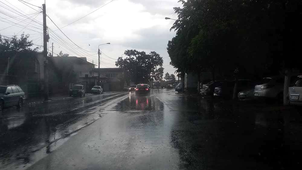 RO-Alert în 13 localități din Prahova. Vijelii cu rafale de 90 km/h, grindină și ploi torențiale. 