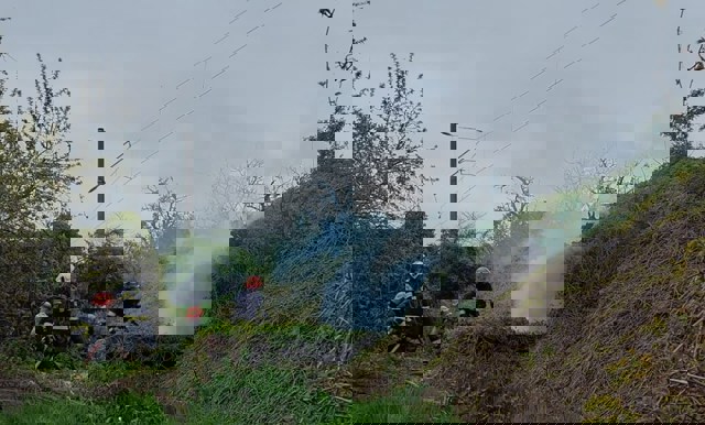 FOTO și VIDEO 🎦 Incendiu la ieșirea din Ploiești de la Podul Înalt, în zona conductelor de termoficare