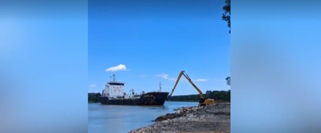 Canalul Sulina, parțial blocat după eșuarea unei nave sub pavilion Hong Kong încărcată cu 6.200 de tone de bitum
