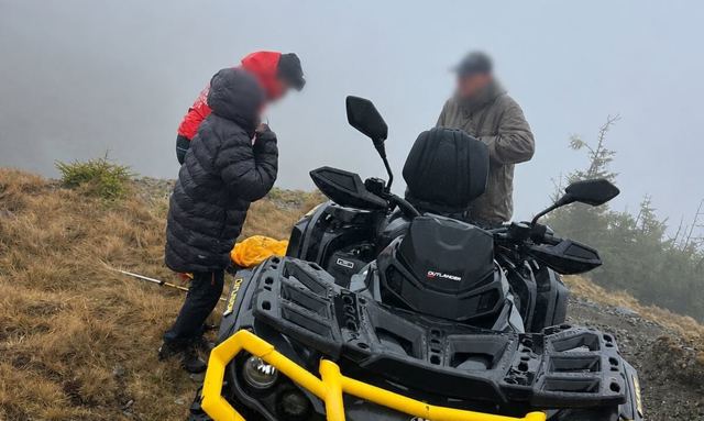 Două persoane cu hipotermie au fost ajutațe de salvamontiști. Turiștii, găsiți în zona Șaua Strunga