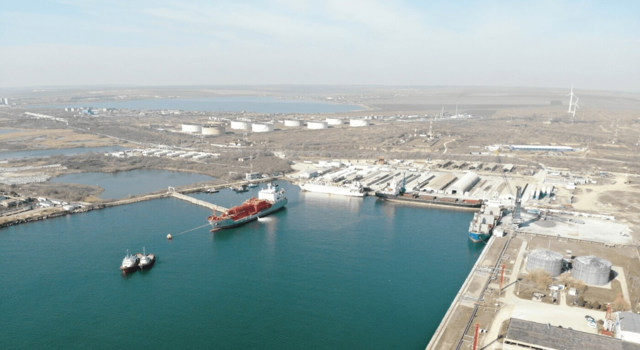 Midia Marine Terminal: Luni ar putea fi reluate operațiunile de căutare a victimelor dispărute după scufundarea remorcherului Astana