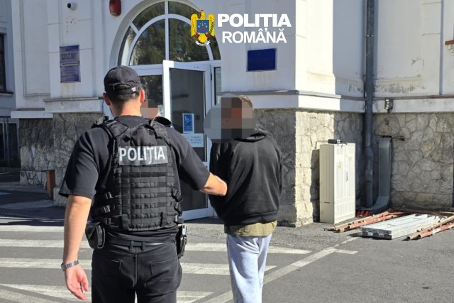 Bărbat arestat preventiv după ce a a fost prins furând dintr-un magazin