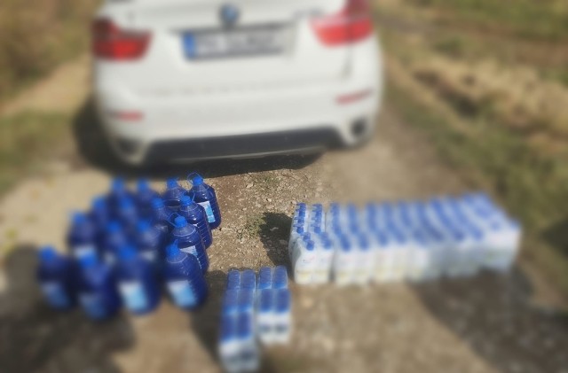 VIDEO 🎦 Un bărbat a fost prins în flagrant, la Albești, în timp ce fura zeci de litri de detergent și șampon