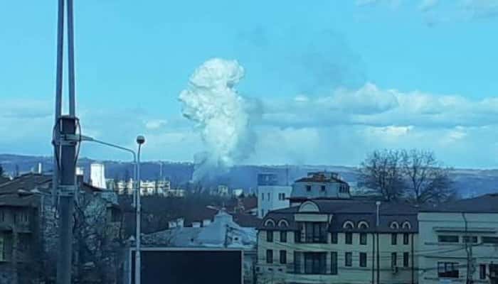 Populația din Bucov, avertizată prin RO-ALERT. Incendiul violent de la Pleașa s-a extins la un depozit și mai multe autoturisme