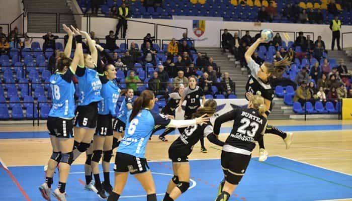 Analiză pe semicerc. CS Activ Prahova Ploiești, culoar către turneul semifinal