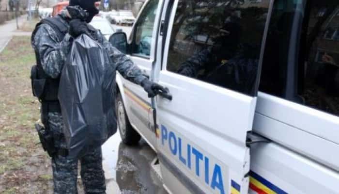 Trei persoane bănuite că ar fi delapidat aproape 200.000 de lei din bugetul municipiului Târgoviște au fost plasate în arest la domiciliu