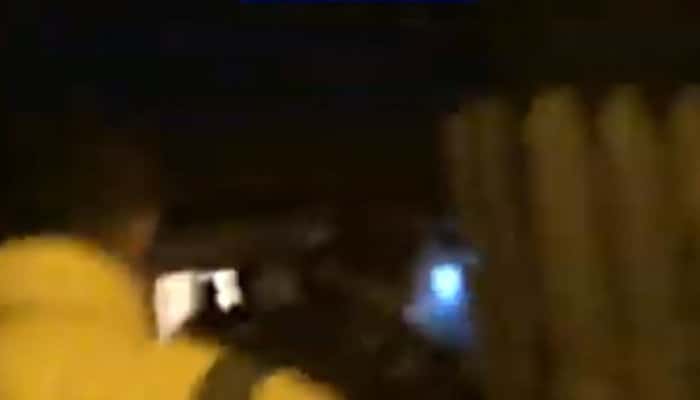 VIDEO - Doi tineri din Ploieşti au fost reţinuţi de poliţişti, pentru furt prin metoda &quot;pomana&quot;. Prejudiciul este de 60.000 de lei