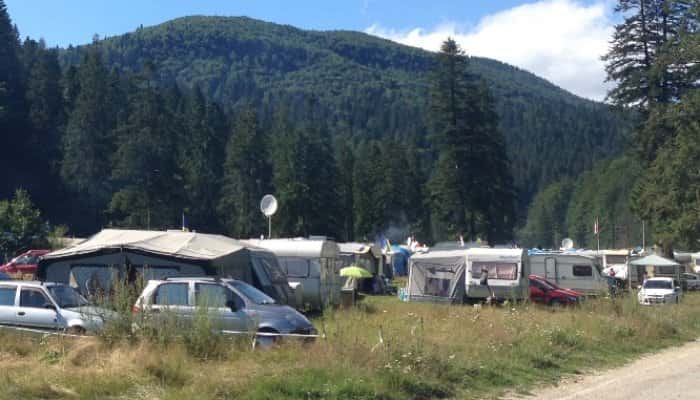 Din această primăvară, autoritățile INTERZIC camparea pe Valea Cerbului, la Bușteni