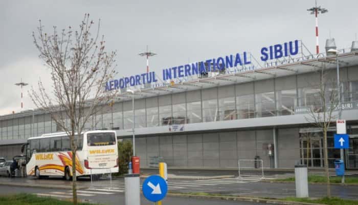 Un avion cu 90 de persoane, venit din zona roşie, a aterizat la Sibiu