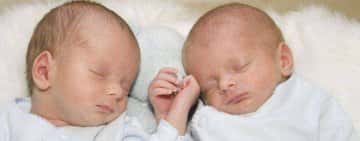 O tânără diagnosticată cu COVID-19 a născut două fetiţe gemene la Spitalul Judeţean din Sfântu Gheorghe