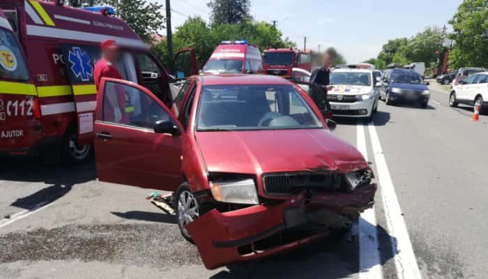 FOTO | Patru maşini implicate într-un accident grav în Valea Călugărească. Trei răniţi au ajuns la spital