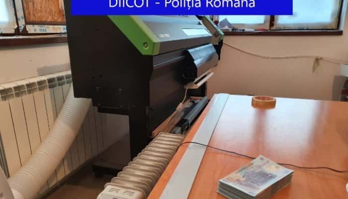 VIDEO | Imagini din timpul perchezițiilor de la București și Bușteni. DIICOT a destructurat gruparea celui mai mare falsificator de bancnote de plastic din lume