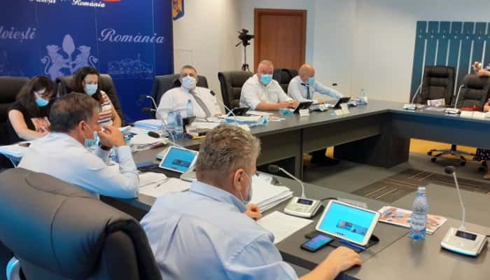 Acuzaţii de abuz în serviciu la Primăria Ploieşti. Consilierii reclamă că o hotărâre din ianuarie nu e pusă în aplicare