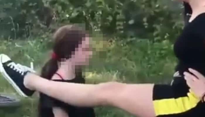 O fată de 13 ani, din municipiul Târgu Jiu, bătută de alte trei minore. Poliția s-a autosesizat și anchetează agresiunea