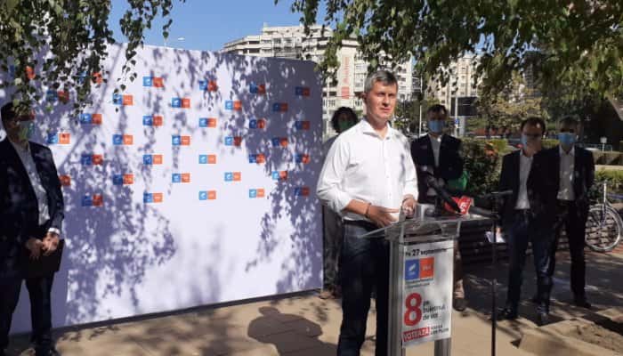 VIDEO | Dan Barna, în campanie la Ploieşti: &quot;Vechea clasă politică ne propune aceiaşi politicieni responsabili de problemele actuale&quot;
