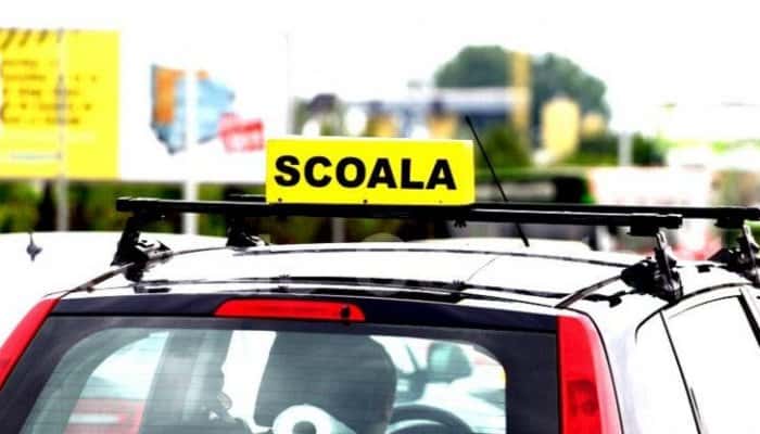 Accident între o maşină de şcoală şi o motocicletă de şcoală, în Câmpina
