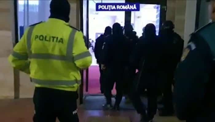 VIDEO – Petrecere cu zeci de persoane întreruptă de polițiști, la Băleni. Toți participanții au fost amendați