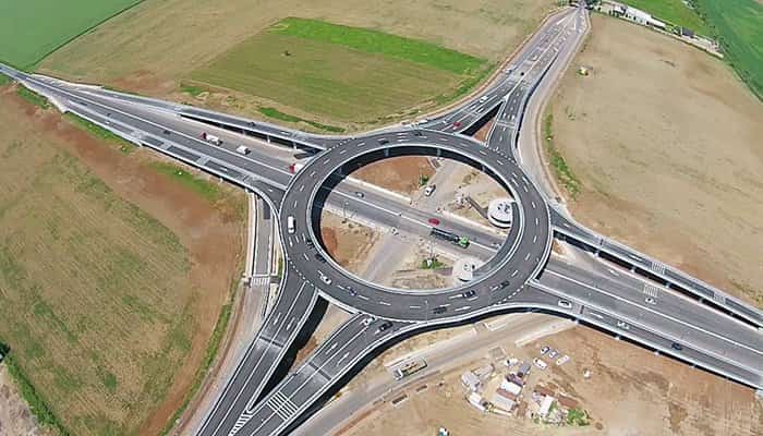 Tânăr de 27 de ani rănit grav de o mașină, în zona giratoriului suspendat de lângă Ploiești