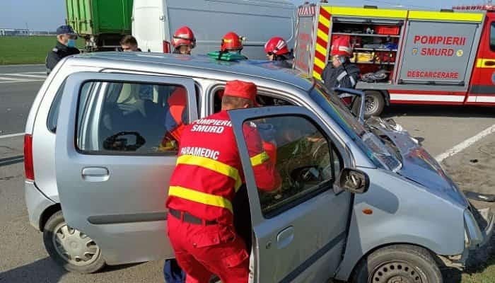 Accident pe DN 1, în zona Păulești. Două victime sunt încarcerate
