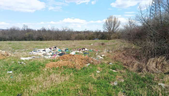 Primărie din Prahova, sancționată din cauza deșeurilor depozitate ilegal pe domeniul public
