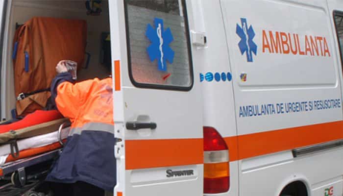 TÂRGOVIȘTE: O femeie de 74 de ani a căzut de la etaj. Bătrâna spăla geamurile