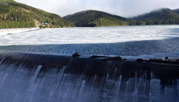 ATENȚIONARE: Nivelul apei pe sectorul cheile Zănoagei-lac Scropoasa a crescut