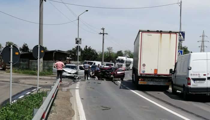 FOTO | Trafic blocat pe DN1A, în Blejoi, după un accident cu 7 victime