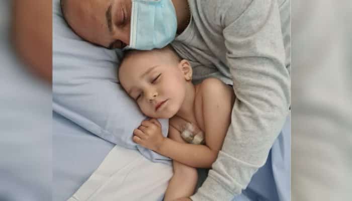 Târg caritabil în Ploieşti pentru Otilia, o fetiţă de 3 ani şi jumătate care are nevoie de sprijin. Vezi cum poţi ajuta!