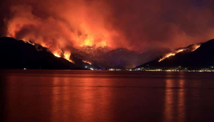 Incendiile de pădure continuă să se extindă în Bulgaria, unde și-au pierdut viața deja doi sivicultori iau un altul a fost rănit în lupta cu flăcările violente. 