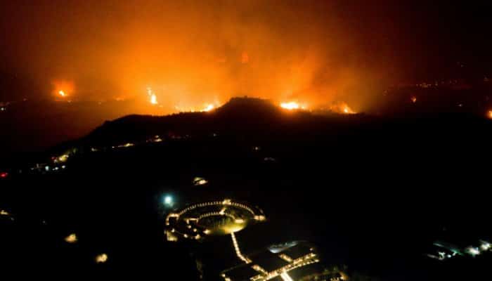 Autoritățile elene au evacuat mai multe sate din apropierea sitului arheologic al Jocurilor Olimpice din antichitate, în vestul Peloponezului, din cauza incendiilor puternice care au erupt în urma valului de căldură extremă care a lovit Grecia și alte țări din regiune. În pericol se află inclusiv monumentele antice.