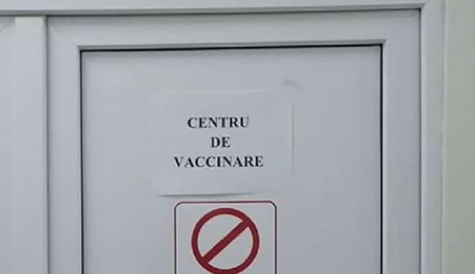 Vaccinare la chiuvetă. Percheziții, în Prahova, într-un dosar privind eliberarea de false certificate de vaccinare