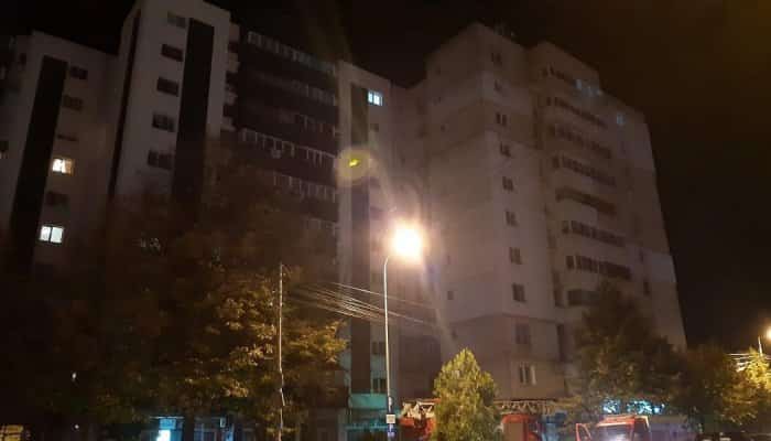 O femeie din Buzău a vrut să se arunce de la etajul 10, după o ceartă cu fostul soț, dar a refuzat apoi emiterea unui ordin de protecție