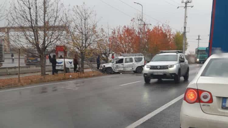 Accident între un TIR şi o maşină pe DN72, lângă Ploieşti. O persoană a fost rănită grav