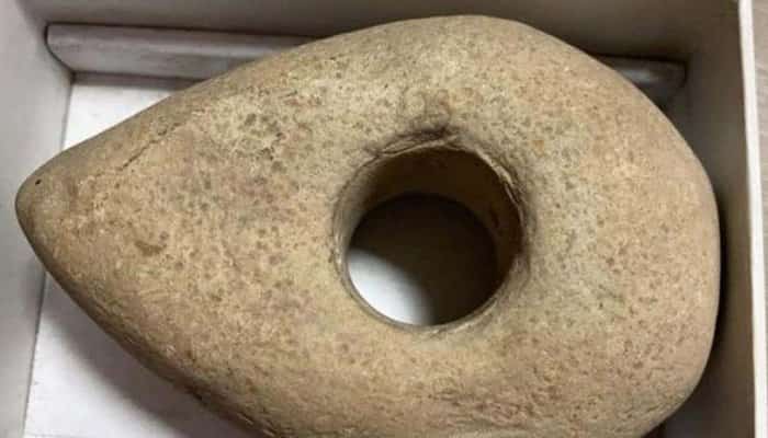 Artefact vechi de peste 6000 de ani confiscat de la un buzoian care intenționa să îl vândă cu 3000 de euro