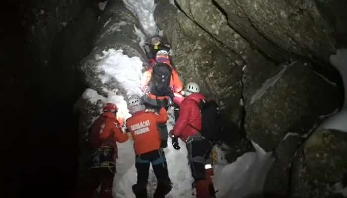 VIDEO - Intervenție de 9 ore pentru recuperarea unei turiste care a alunecat 200 de metri în Bucegi, în zona Coștila-Galbinele