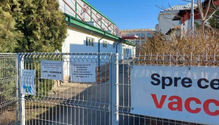Centrul de vaccinare amenajat la Colegiul "A.I. Cuza" Ploieşti îşi suspendă activitatea