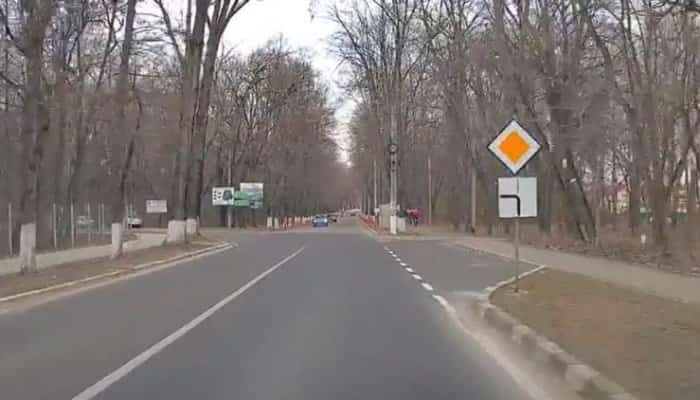 VIDEO | Pericol de accidente, într-o intersecţie din Prahova unde mulţi şoferi nu respectă semnul "STOP"