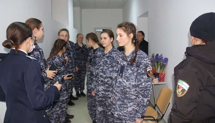 FOTO – 27 de elevi din Ucraina au ajuns, aseară, la Colegiul Militar “Dimitrie Cantemir” Breaza