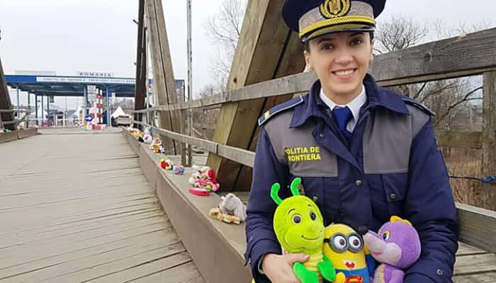 FOTO Un pod de legătură între România și Ucraina a devenit Podul jucăriilor