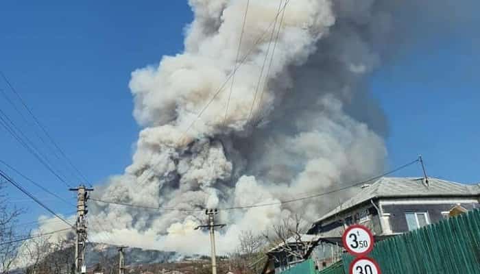 VIDEO Incendii pe sute de hectare, în Buzău. Două avioane Spartan C-27 trimise să stingă focul