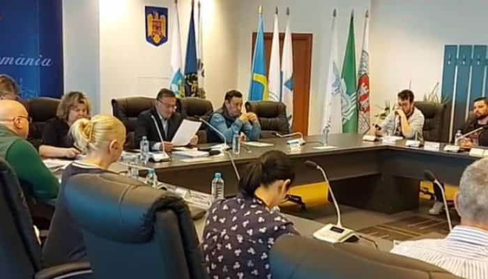 VIDEO | Asocierea pentru transportul din zona metropolitană Ploieşti, amânată de consilieri, după o lungă dezbatere în contradictoriu