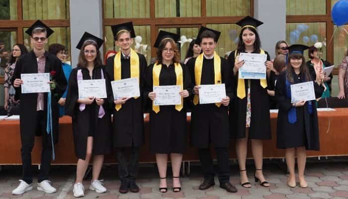 Șapte absolvenți cu media 10, șefi de promoție, anul acesta, la CNMV Ploiești