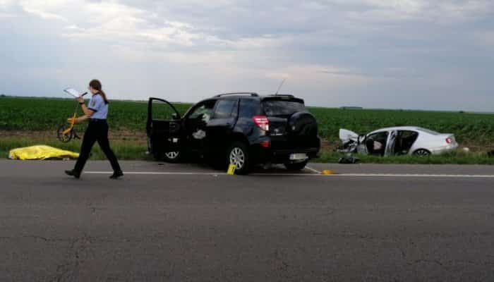 Două persoane au murit pe loc și alte patru au fost rănite în urma unui accident în Buzău