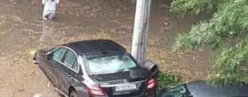 VIDEO – Cod roșu la Craiova! Viitura a luat mașinile de pe stradă. Zeci de apeluri la 112