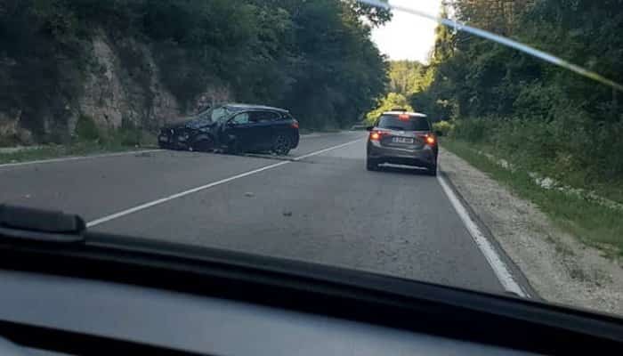 FOTO | Accident violent în Bulgaria, între două maşini din România