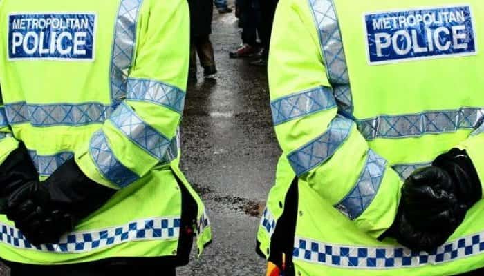 Doi poliţişti au fost înjunghiaţi, vineri dimineaţă, în centrul Londeri
