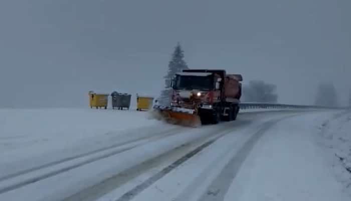 VIDEO 🎦 Drumuri naționale blocate de ninsoare, luni după-amiază