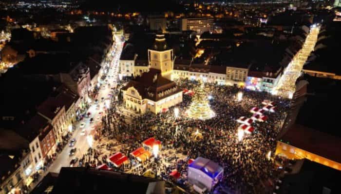 Pomul din Piața Sfatului din Braşov, inclus într-un top al celor mai frumoși brazi de Crăciun din Europa