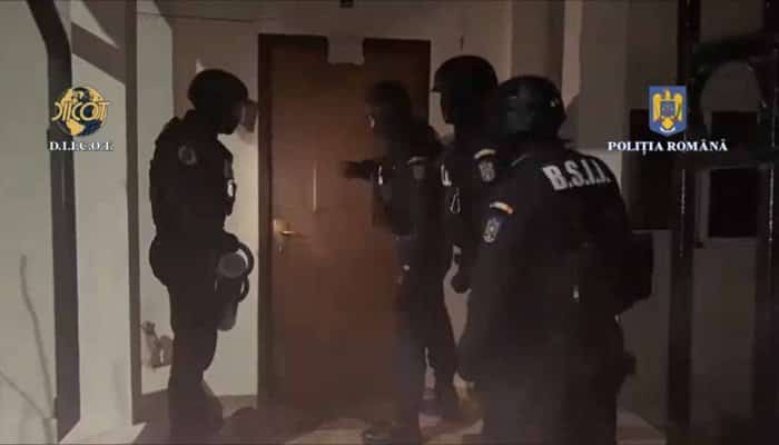 Patru persoane au fost arestate preventiv în cazul în care sunt implicați britanicii Andrew şi Tristan Tate 